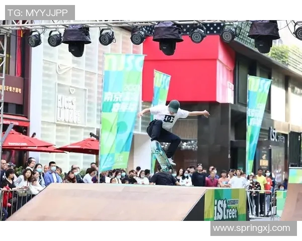 南京极限运动嘉年华精彩回顾街舞队灵活性表现引人瞩目