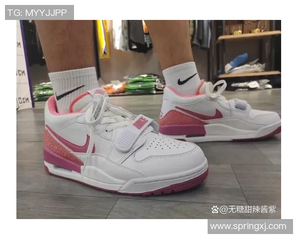 足球明星们的AJ鞋履风采展现与场上表现的完美结合 足球明星们的AJ鞋履风采展现与场上表现的完美结合