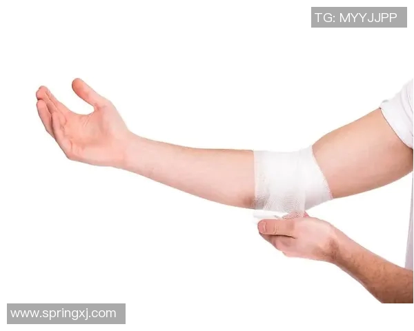 足球明星绷带受伤瞬间高清图片展示运动员顽强拼搏精神与不屈意志 足球明星绷带受伤瞬间高清图片展示运动员顽强拼搏精神与不屈意志