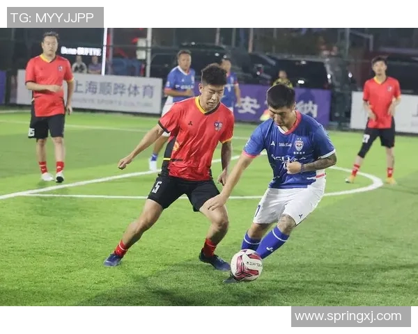 上海足球队比赛经验引发热议球迷对战术选择和球员表现展开激烈讨论